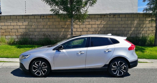 Imagen 7 de 14 de Volvo V40 2017 2.0 Inspirion Awd T5 Cross Country At