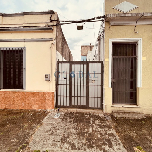 Imagen 3 de 13 de En Venta Apartamento A Reciclar Y Con Renta En Preciosa Zona De La Blanqueada!