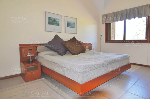 Chalet En Venta Cinco Dormitorios Y Doble Dependencia En Golf Punta Del Este