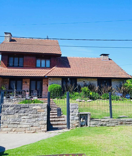 Venta Casa En City Bell, Sobre Camino Centenario