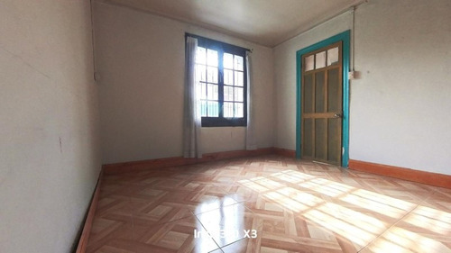 Amplia Casa Antigua Con Patio. Zona Residencial