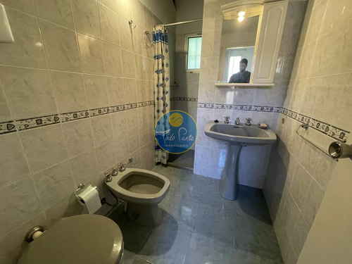 Casa Sobre Una De Las Avenidas Principales De Punta Del Este, 3 Dormitorios, Barbacoa