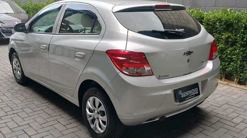 Imagem 7 de 15 de Chevrolet Onix 1.0 Lt 8v Flex 4p Manual 2017