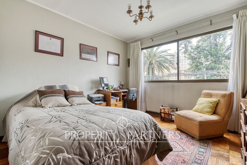 Casa En Venta En Ñuñoa! Impecable, Lista Para Vivi...