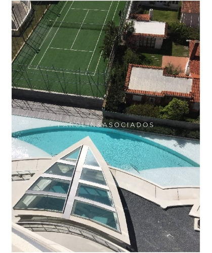 Apartamento A La Venta En Punta Del Este Edificio Sunrise- Ref: 1059
