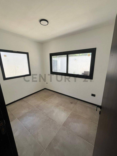 Casa En Venta En City Bell, La Plata