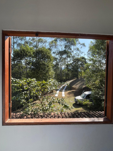 Sitio Em Juquitiba, 2.2ha Casa Com Sobrado Em Local Reservado, Salão Ótimo Para Reunir Pessoas. (com Escritura)