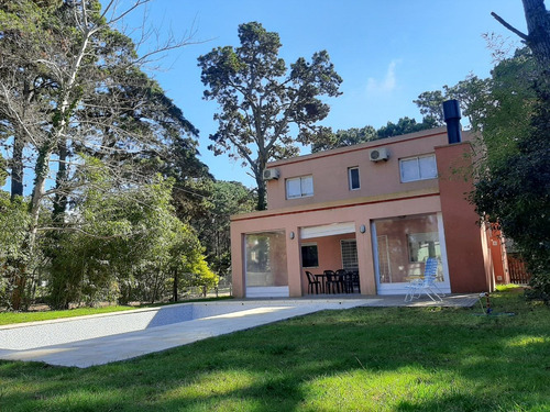 Casa De 5 Ambientes,3 Dormitorios Y 3 Baños Con Pileta Climatizada ( No Termal )