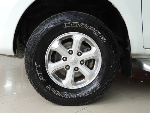 Mitsubishi L200 2.4 Cabina Doble 4x4 Mt