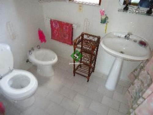 Alquiler Y Venta De Casa En La Mansa, 2 Dormitorios, 2 Baños, Cerca Del Mar- Ref: 44163