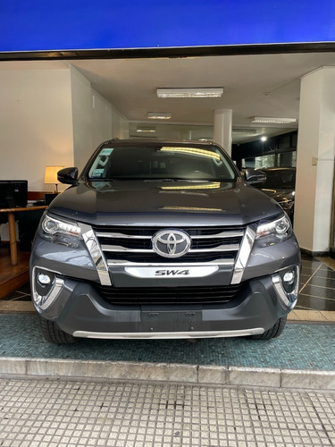 Imagen 2 de 14 de Toyota Sw4 Srx 2.8 Tdi 7 Asientos