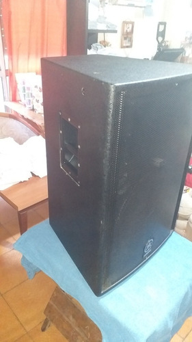 Bafles Yamaha R115 500 Watts Impecables. El Precio Es Por 2