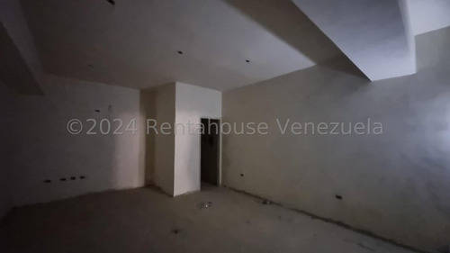 Gbf 24-23633 Venta De Local Comercial En Maracay En Gris