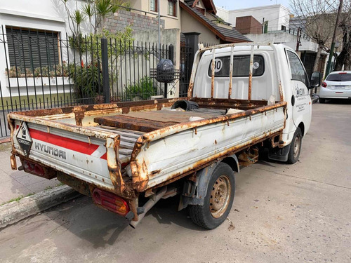 Hyundai Con Detalles H-100 2.4 Premium Solo Caja Con Oxido