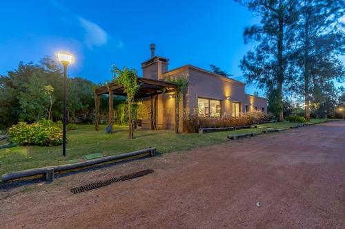 Financia Hermosa Casa En Barrio Privado - Ref: 3943