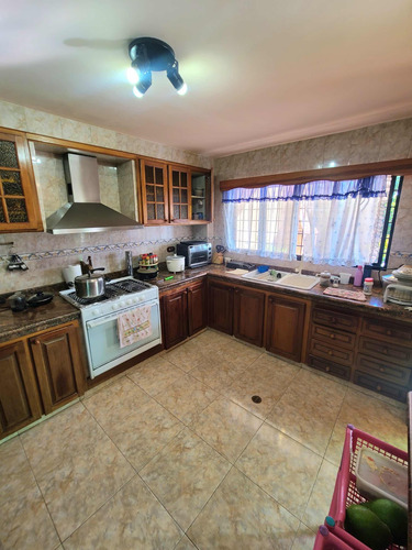 Venta Casa En La Prestigiosa Urb. Los Picachos Los Teques