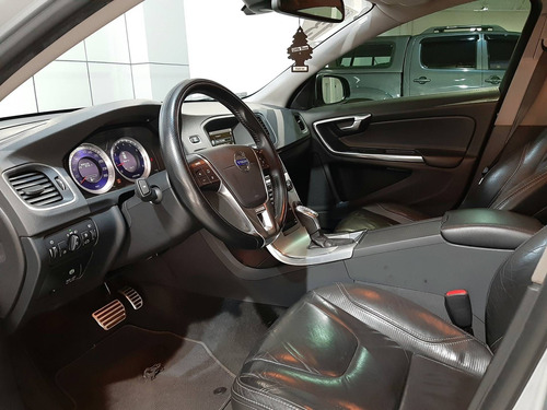 Volvo V60 2.0 T5 R Design Comfort 16v Turbo Gasolina 4p