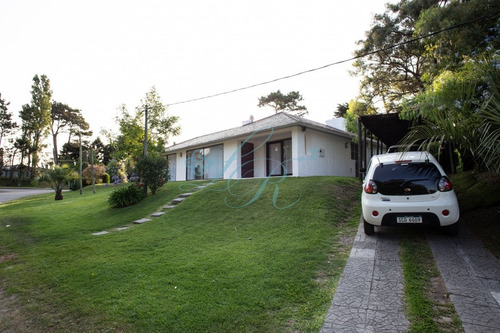 Casa En Jardines De Córdoba!- Ref: 262
