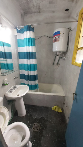 Local + Departamento 2 Amb Chico Planta Baja Con Patio