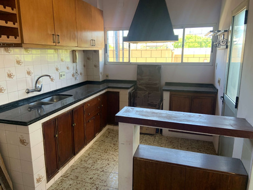 Dueño Vende Casa En P. Horiz., Sólida, Iluminada Y Segura. Muy Confortable Con Amplio Balcón, Estar Diario Con Hogar Y Terraza Con Parrillero.