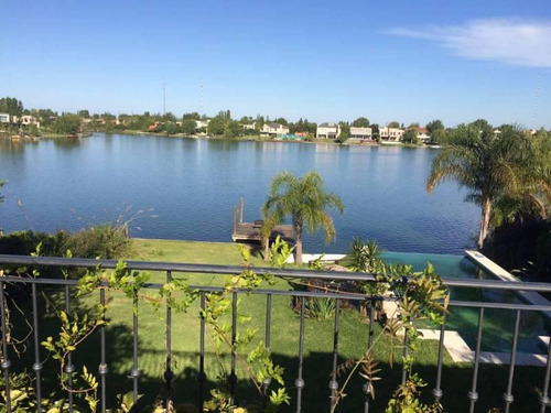 Casa En Venta Con Amplia Vista Al Lago En Santa Barbara