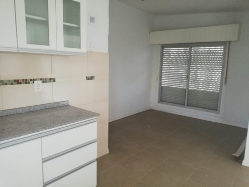 Frente Al Mar, Consulte