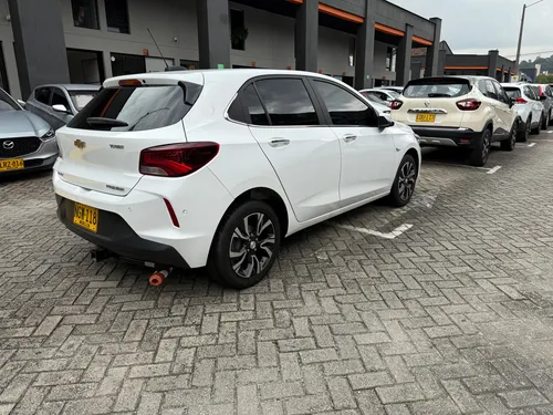 Chevrolet Onix 1.0T Premier Hatch At