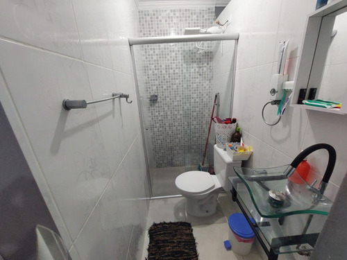 Casa Com 2 Dormitórios Cozinha E Banheiro