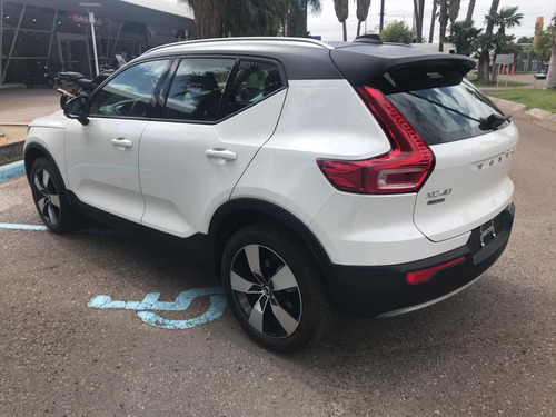 Volvo XC40 2.0t T4 Momentum Fwd