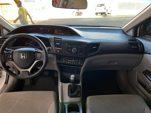 Imagem 10 de 16 de Honda - Civic 1.8 16v 4p Flex Lxs