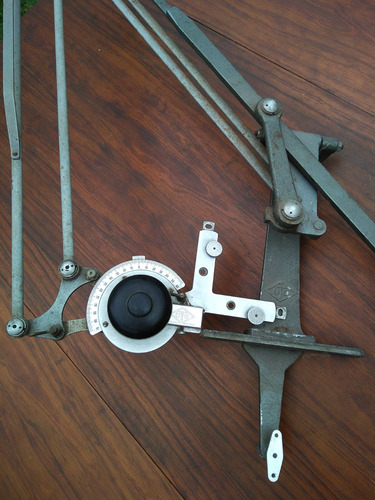 Tablero De Dibujo Antiguo Con Tecnígrafo En Muy Buen Estado