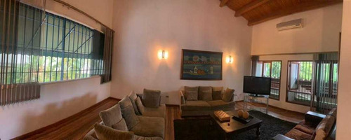 Imagen 9 de 19 de Vendo Casa 860m2 6h+s/5b+s/27p Cerro Verde 2626