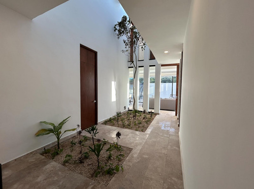 Casa En Venta Merida, Temozon Norte En Privada, Entrega Inmediata.