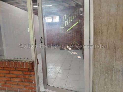 Maria Luisa Mendoza Vende Local Comercial En El Transcurrido Centro Comercial Cosmo Centro De Barquisimeto, Baño Amplio Luminoso Fachada De Vidrio Servicios Basicos Y Mas 2 4 2 8 5 9 4