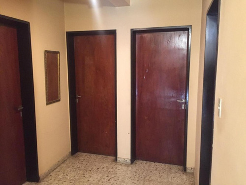 Casa En Venta - 3 Dormitorios 2 Baños - Pergamino