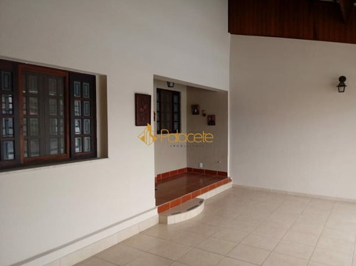 Imagem 2 de 14 de Casa Térrea Com 5 Quartos - 688766-v