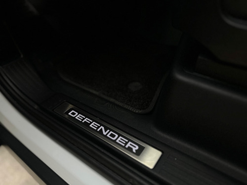 Land Rover Defender 110 Dynamic SE