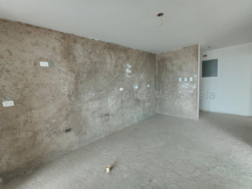 Apartamento Penthouse En Venta Obra Limpia Con Planta Electrica Jardin Piscina Cancha Tenis Planta Estef 24-5713