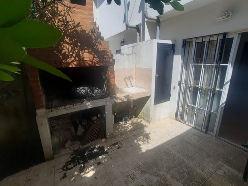 Triplex Amplio Y En Impecable Estado A La Venta Sin Expensas