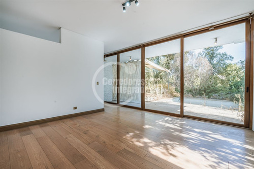 Casa En Venta De 6 Dorm. En Lo Barnechea