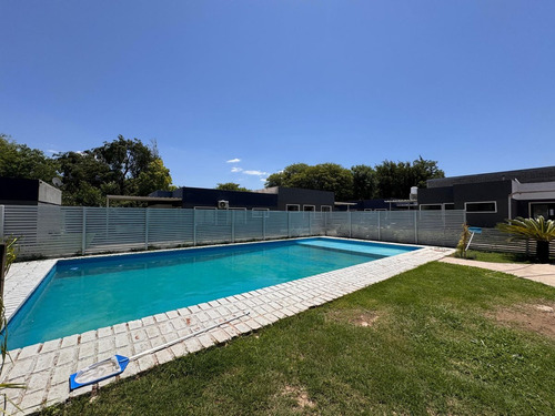 Casa En Housing Con Pileta 3 Dorm Arguello