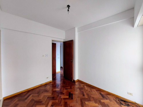 Departamento En Alquiler Con Cochera En Flores