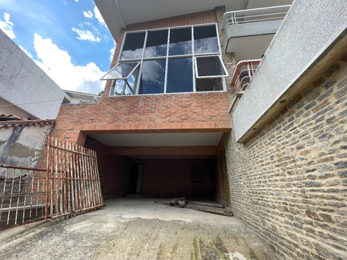 Urb. El Placer Quinta Remodelada
