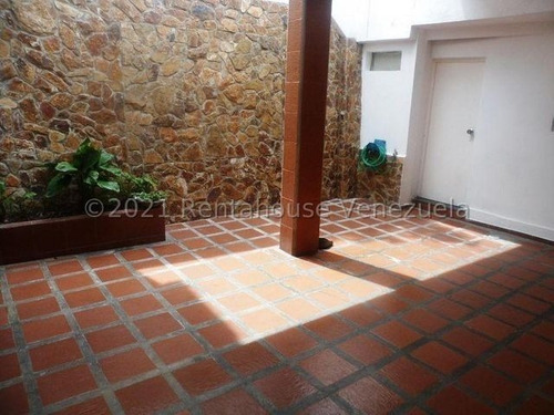 Imagen 13 de 30 de Mls #22-12709 Bella Quinta Con Amplios Espacios, En Calle Cerrada Con Vigilancia Las 24 Horas, Excelente Seguridad, 8 Puestos De Estacionamiento, Cerco Eléctrico, Amplio Deposito, Bello Jardín. Afm
