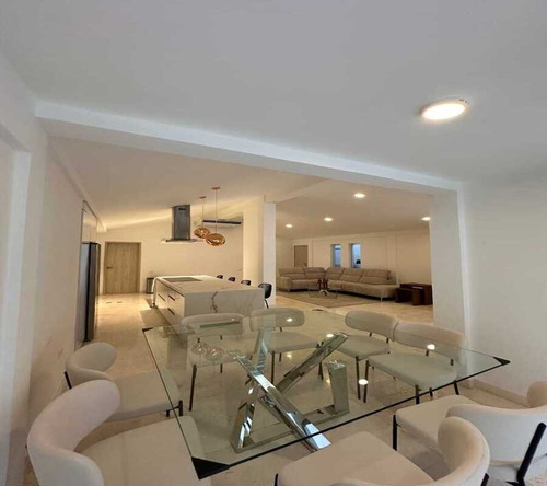 Hermosa Casa En Venta Totalmente Remodelada En Urbanizacion Trigal Norte Valencia. St