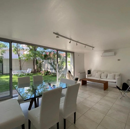 Casa En Venta 3 Dorm Única Central- Complejo Villa Pehuen - Seg 24 Hs Excelente Ubicación En Villa Allende