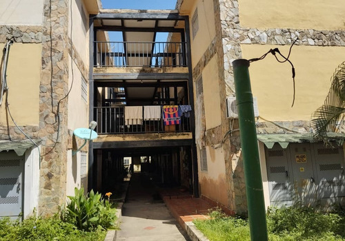 Bc Asein224 Vende Cómodo Apartamento En Res. Chiguará En Santa Rosa. Valencia