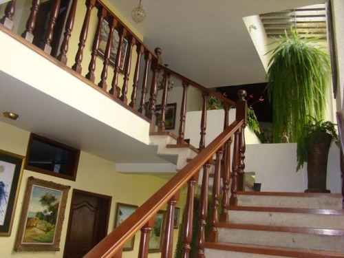 Imagen 7 de 15 de Se Vende Bella Y Amplia Casa 1.238m²-7h+7b+terraza+jardines+bbq+bar-la Lagunita