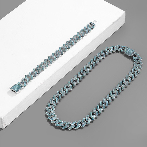 Collar De Eslabones Cubanos De Cristal Azul Helado