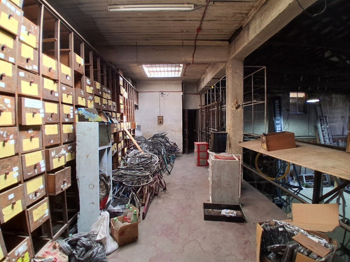 Venta Céntrica Bodega Comercial, Arturo Prat - Av. Matta.